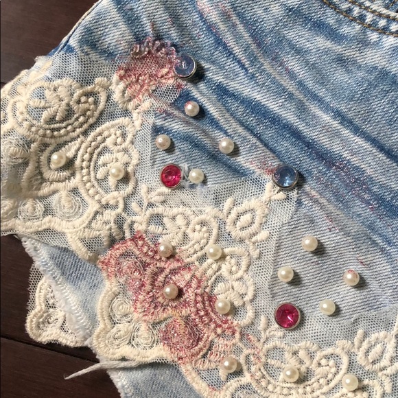 Shorts - Picture 3 of 3